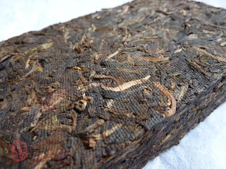 1999 Private Production Menghai Raw Puerh Brick 250g 1999 Private Production Menghai Raw Puerh Brick 250g