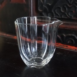 Plum blossom-shaped Glass Tea Pitcher