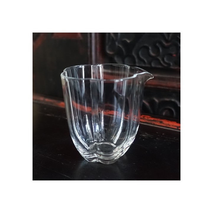 Plum blossom-shaped Glass Tea Pitcher