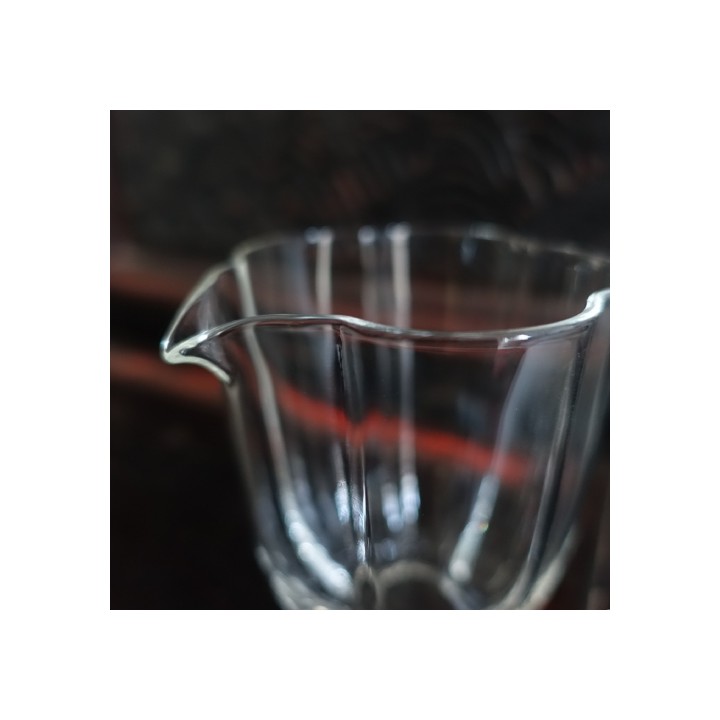 Plum blossom-shaped Glass Tea Pitcher