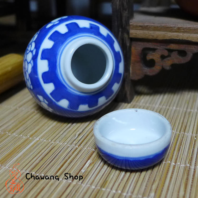 Jingdezhen Vintage Hand-painted Tea Caddy "blue-and-white ice plum"